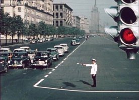 Это, кстати, кадр из художественного фильма «За витриной универмага».