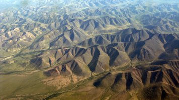 8. Перу - напомнило Чукоту. Снимал не из космоса :), а всего лишь из иллюминатора АН-24 с высоты 5км. Перелет Магадан-Кепервеем