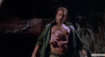 Чувак с кукольными руками и ногами напомнил мистера Куадо из "Вспомнить все" 1990 года: