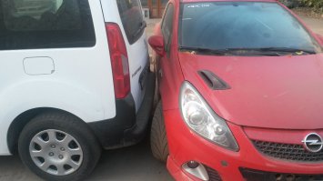 всё таки есть девочки, которые умеют парковаться!