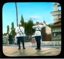 А вы говорите: "Фотошоп, фотошоп"... Ретушь - вот зло, бессмысленное и беспощадное. Зачем эти злыдни из несчастного парня гей-версию Гитлера сделали?