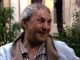 Борис Новиков. Среди его героев: прогульщики, художники, бригадиры, начальники автоколонн, военные, завхозы, юноши и подростки. Есть в его копилке даже истопник. Особо удачно ему удавались эпизодические роли, благодаря чему он даже получил прозвище «Король эпизода». Множество мультипликационных героев говорят неповторимым голосом Новикова — почтальон Печкин из Простоквашино, черноусый жулик Курочкин из «Приключений Васи Куролесова», рефери собака в 13 выпуске «Ну, погоди» и т. д.Борис Кузьмич Новиков прошёл довольно трудный путь. Впервые снявшись в кино в 1954 году, отдав актёрству всю свою жизнь, он умер, всеми забытый, почти в полной нищете. Похоронен на Даниловском кладбище в Москве[3]. О смерти актёра не сообщалось в прессе. Позже об этом написала одна из газет, и читатели собрали деньги на памятник любимому многими актёру