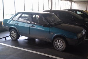 В 90-е проставки в пружины ставить было в моде. Видимо, дороги у нас лучше стали. Или уровень интеллекта владельцев понизился.