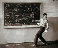 Где-то в сети видел это фото с указанием, что это Юрий Никулин. Вообще похоже.