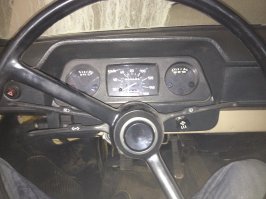 Красавец! Два года назад из соседнего гаража (в котором лет 10 уже никто не появлялся) неожиданно выкатили белого с пробегом в 3500 тысячи. Обещали завести и поставить обратно. Дали немного внутри посидеть. Больше я с соседом не встречался - надо было попросить продать. Я вот теперь старой техникой загорелся и в особенности нравятся запорожцы.