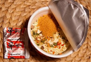 Для любителей по острее, корейская лапша быстрого приготовления Рамэн!!! Реально жгучая штука, особо с похмела помогает!