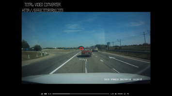 Слепые, я вот сразу его разглядел.