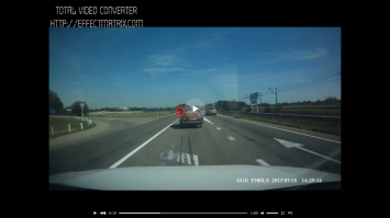 Слепые, я вот сразу его разглядел.