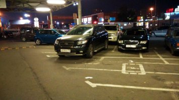 А иногда так разметку нарисуют, что некоторые в ступор впадают и поперёк ставят)))