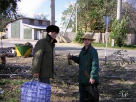 Вот это флешмоб, фото сделано специально, но если об этом не знать, то можно назвать её: Мы выживали как могли! ))))