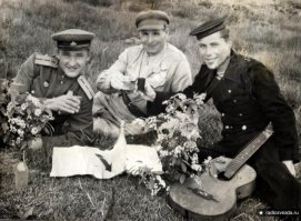 Настоящий Человек. (тут он на фото слева)