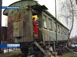 Я еще в советские годы жил в Казахстане в Семипалатинске, видел семьи железнодорожников жили оседло в вагонах. И многие так живут.