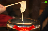 У нас в простонародье Фучжу (фупи) называют спаржой. Так уж повелось. Покупая на рынке, не задумываясь продавцы и покупатели называют её спаржей.
Хотя спаржа на самом деле это растение.