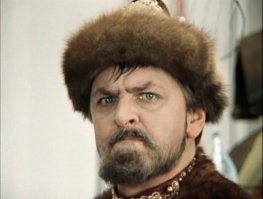 — Ты такую машину сделал?
— Да, я.
— У меня вот тоже один такой был — крылья сделал.
— Ну-ну-ну-ну-ну?
— Что ну-ну? — я его на бочку с порохом посадил — пущай полетает!