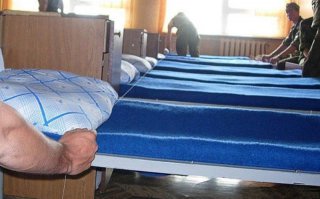 И что тут удивительного? По духане каждое утро по нитке ровняли полоски на одеяле( кто служил-поймет)!!!