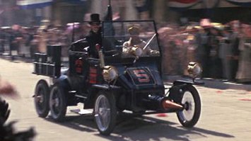 Напомнило фильм "Большие гонки".)))