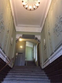 Из окон Боярского Дворцовую не видно.
Фото. Подъезд Шевчука 1 этаж и последний.