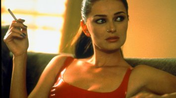 10 сексуальных киногероинь в красном