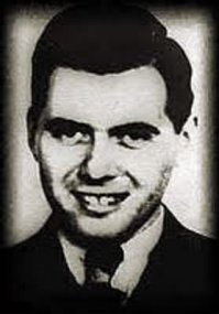 В тему поста. Вот кто был врачом-убийцей и сдистом. Этого зверя звали Йозеф Менгеле. Сильно впечатлительным лучше не читать что он вытворял в Освенциме.