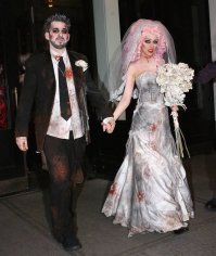 Честно говоря, звезды могли бы что-то и получше придумать. Разве что эта пара порадовала