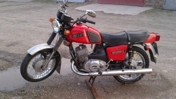 в 10 лет мне Папа купил ВЕРХОВИНУ. потом.. в 16 лет я приобрел ИЖАК. а сейчас у меня ЯМАХА.