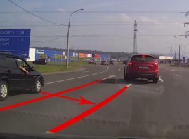На мазде, конечно, оленина та ещё, но и водила ВАЗа никаких симпатий не вызывает, как говно в проруби болтается между полос, а в самом конце перестраивается одновременно с маздой, при наличии видео или без него, по ПДД будет виноват ВАЗ, так как произошло одновременное перестроение, а доказать, что мазда собиралась на разворот через сплошную никто не сможет, если только ее водитель сам не признается. Тут еще можно поспорить, кто более невменяемый, мазда или ВАЗ, который сделал просто всё для того, чтобы ДТП произошло. ОБОИ.