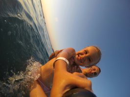 Люблю доченьку и жену :)