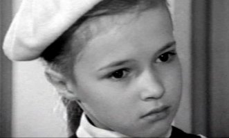Ирина Волкова-Ох уж эта Настя! (1971)Ни слова о футболе (1973)
Ирина родилась в семье инженеров-землеустроителей.

С четырёх лет и девяти месяцев занималась в секции гимнастики.

В десять лет была отобрана сотрудниками киностудии им. Горького в числе прочих девочек для проб в фильме «Ох, уж эта Настя!». Из 250-ти приглашённых девочек до кинопроб дошли пять. По итогам кинопроб на роль Насти Рябининой была утверждена Ирина. Почти все сцены с участием Ирины в фильме «Ох, уж эта Настя!» снимались с первого дубля. После выхода фильма на экраны страны Ирина стала очень популярна, ей мешками приходили письма, в том числе из-за рубежа.

Участие в фильме чуть было не сказалось на выборе имени для новорождённой сестры Ирины, которую хотели назвать Настей, но решили тянуть жребий, и ей досталось имя Ольга. После съёмок в фильме девочка и её родители не помышляли о дальнейшей кинокарьере Ирины. Семья переехала на новую квартиру, девочка пошла в спецшколу с углубленным иностранным языком. Нагрузки возросли — пришлось даже бросить гимнастику. Чтобы снять Ирину в фильме «Ни слова о футболе» родителей пришлось уговаривать. Это был последний фильм в кинокарьере Ирины. Не последнюю роль в решении не отдавать дочь в актрисы сыграл разговор матери с Александром Демьяненко, который признался на съёмочной площадке, что хлеб актёров не из лёгких и без связей или огромного желания стать «звездой» в кино сложно добиться результата.

Ирина же не горела желанием стать «звездой» и, поступив в Московский институт стали и сплавов, с отличием его закончила. Со своим будущим мужем Владимиром она познакомилась в детстве. Владимир поступил в Ярославское военное училище, а окончив его, сделал Ирине предложение. После свадьбы молодые уехали в ГДР — Владимира направили служить в Группу советских войск в Германии, где в 25 лет Ирина родила сына Диму.

Через пять лет службы в ГДР мужа перевели во Владимирскую область. В 1993 году семья перебралась в Москву, Ирина устроилась в отдел районного архитектора на работу по специальности, где она трудится по сей день. Её сын окончил налоговую академию по специальности «экономика». С мужем Ирина разошлась в 2005-м году. Основное хобби Ирины — путешествия.