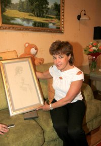 Ирина Волкова-Ох уж эта Настя! (1971)Ни слова о футболе (1973)
Ирина родилась в семье инженеров-землеустроителей.

С четырёх лет и девяти месяцев занималась в секции гимнастики.

В десять лет была отобрана сотрудниками киностудии им. Горького в числе прочих девочек для проб в фильме «Ох, уж эта Настя!». Из 250-ти приглашённых девочек до кинопроб дошли пять. По итогам кинопроб на роль Насти Рябининой была утверждена Ирина. Почти все сцены с участием Ирины в фильме «Ох, уж эта Настя!» снимались с первого дубля. После выхода фильма на экраны страны Ирина стала очень популярна, ей мешками приходили письма, в том числе из-за рубежа.

Участие в фильме чуть было не сказалось на выборе имени для новорождённой сестры Ирины, которую хотели назвать Настей, но решили тянуть жребий, и ей досталось имя Ольга. После съёмок в фильме девочка и её родители не помышляли о дальнейшей кинокарьере Ирины. Семья переехала на новую квартиру, девочка пошла в спецшколу с углубленным иностранным языком. Нагрузки возросли — пришлось даже бросить гимнастику. Чтобы снять Ирину в фильме «Ни слова о футболе» родителей пришлось уговаривать. Это был последний фильм в кинокарьере Ирины. Не последнюю роль в решении не отдавать дочь в актрисы сыграл разговор матери с Александром Демьяненко, который признался на съёмочной площадке, что хлеб актёров не из лёгких и без связей или огромного желания стать «звездой» в кино сложно добиться результата.

Ирина же не горела желанием стать «звездой» и, поступив в Московский институт стали и сплавов, с отличием его закончила. Со своим будущим мужем Владимиром она познакомилась в детстве. Владимир поступил в Ярославское военное училище, а окончив его, сделал Ирине предложение. После свадьбы молодые уехали в ГДР — Владимира направили служить в Группу советских войск в Германии, где в 25 лет Ирина родила сына Диму.

Через пять лет службы в ГДР мужа перевели во Владимирскую область. В 1993 году семья перебралась в Москву, Ирина устроилась в отдел районного архитектора на работу по специальности, где она трудится по сей день. Её сын окончил налоговую академию по специальности «экономика». С мужем Ирина разошлась в 2005-м году. Основное хобби Ирины — путешествия.