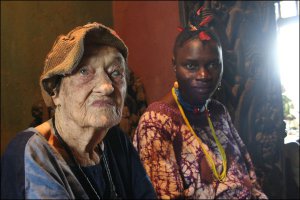 Ещё  есть малоизученный  тип туриста "маньяк"
Встречаться редко (вроде бы), трудно узнаваем  так-как способность мимикрироватьу него с рождения,  не любит места скопления туристов  так-как  хоть на красной площади, хоть в  глухом уголке Кении или  даже посреди пустыни  чёртовы соотечественники  принимают его за местного.  Эй папуас ! hotel где в  этой  дыре ? Эй  обезьяна  не русская у тебя спрашиваю ! hotel ! Причём "маньяк" упорно делает вид что  не знает родного языка или в случае  с Москвой  бурчит под нос классическое "понаехалиТутВсякие"
В Сочах лазает по горам  и купается в реках морщась при упоминании моря, не понимает  почему  в пустыне так  тяжело найти   клей для пробитой камеры велосипеда, при упоминании  цены  за номер отеля дороже его  палатки  крутит пальцем у виска, по имени знает  бомжей под бруклинским  мостом и раздатчиц бесплатной  еды  для бездомных   что в квартале  от эльфелевой  башни. Дома у него  почти нет сувениров  а где  он был можно узнать  исключительно случайно по оговоркам, тем более что он сам  не помнит   всех посещённых мест.