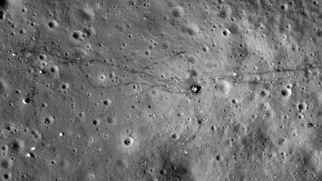 Фото правда НАСА, но невозможно теоретиков заговоров переубедить