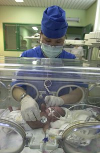 Нашла в инете фото нашего медцентра( где работала) на фото наш прекрасный доктор Сергей Владимирович и маленький пациент)