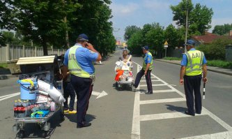 это, 27-29 мая 2014 г, донецк, пос. октябрьский, район аэропорта, вынос "метро", слева за забором кладбище... у меня домик был, нету уже... 500 метров до аэропорта, находился...