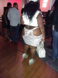 Дык, этож просто майка вниз сползла.