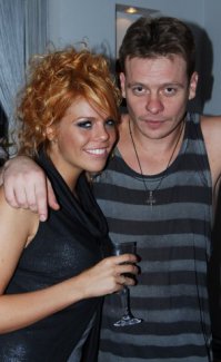 После того как где-то услышал что они брат и сестра.
Теперь при виде Стотцкой, мысленно примеряю ей усы.