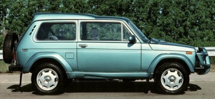 Вот ещё одна Нива-Бронто. Удобный салон: пять человек помещается и большой багажник.