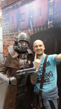 там было много годных сисек, но тут мало воообще фото, а жаль. я  Fallout люблю, чувак- молодец!