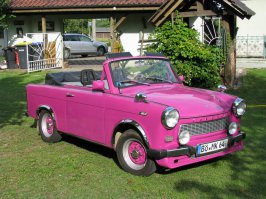 что за немецкая красавица 86 года? розовый Трабант?