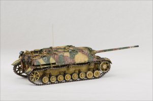 Jagdpanzer IV, дальнейшая модификация Штуга, только на ходовой Пц4.
Самая распространенная птшка у немцев в ВОВ, много крови у наших попила - основной уничтожитель танков. успевала несколько танков подбить пока ее замечали, а если несколько...