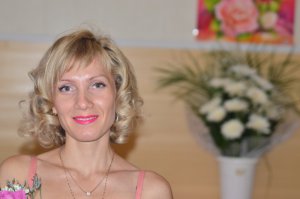 Мне очень нравился и нравится.24-70 конечно лучше, тамрон, но и денег стоит в 2 раза больше, родную никоновскую оптику не рассматриваем!
Автор снимает на Никон 3200!
 В свое время снято на него с никоном 3200, как  у автора, без ретуши и обработки, что нашлось