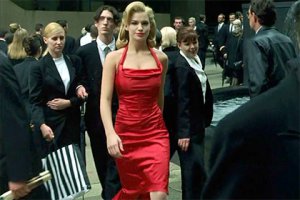 10 сексуальных киногероинь в красном
