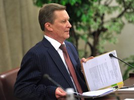 этож каким нужно быть кособоким , чтобы увидеть в этом мужике Путина...совсем не похож ведь!
он похож скорее на руководителя администрации президента Сергея Иванова