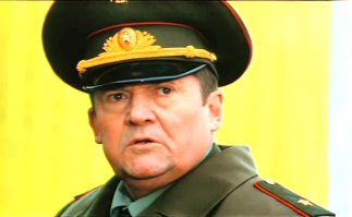 - А нам боец! отступать некуда.