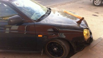 как так ? стоять,надо,попой к лобовому стеклу.