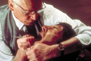 Дастин Хоффман, Марафонец, нацист сверлит зубы насквозь.
Жесть, жесть как она есть.