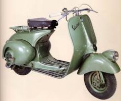 Для меня Италия пятидесятых, это Фиат 500 гениального Данте Джакоза и шедевр, на все времена, фирмы Пьяджио - мотороллер "Веспа". Без них никак.