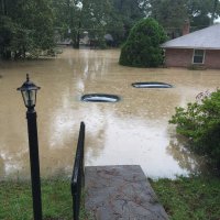 Глядя на фото с утонувшими машинами жду "искромётные" и "оригинальные" шутки про "через неделю у нас, не бита , не крашена"...