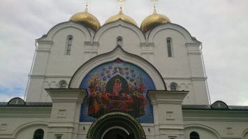 в прошлом году был в Ярославле,прикольный город ,мне понравилось,еще бы с удовольствием сгонял.а так то город как город с своими достоинствами и недостатками как все в этом бренном мире.да и проблем с водой  я не заметил(по крайней мере в гостинице была нормальная вода)