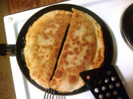 А я, домашние чебуреки люблю.
Главный секрет - когда, закрываешь края, 
это выпустить из чебурека весь воздух (надавить ладонью и подержать 5-7 сек.)
Не сделаешь так, при жарке он лопнет и сок вытечет 
на сковородку.
Результат, сухой чебурек и плита вся в масле.