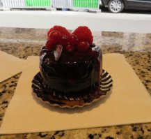 Я только оттуда. Там очень много вкусняшек.